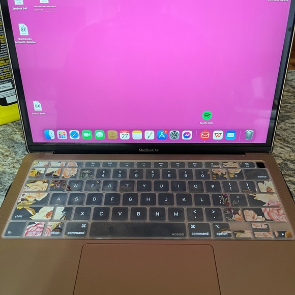 2020 MacBook Air 13” brand new, used lightly. - Picture 2 of 4